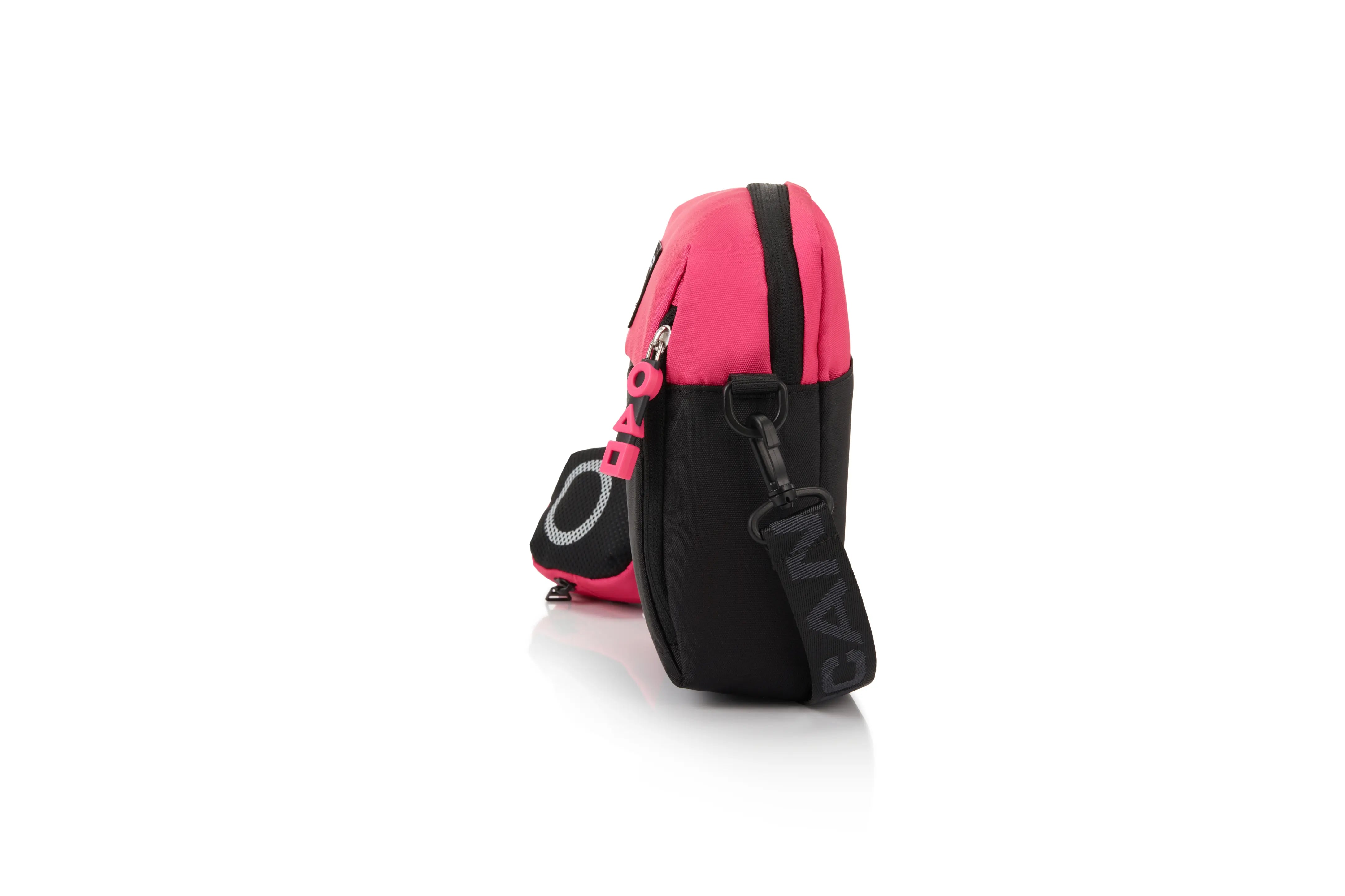 حقيبة كروس بودي من أمريكان توريستر سكويد جيمز