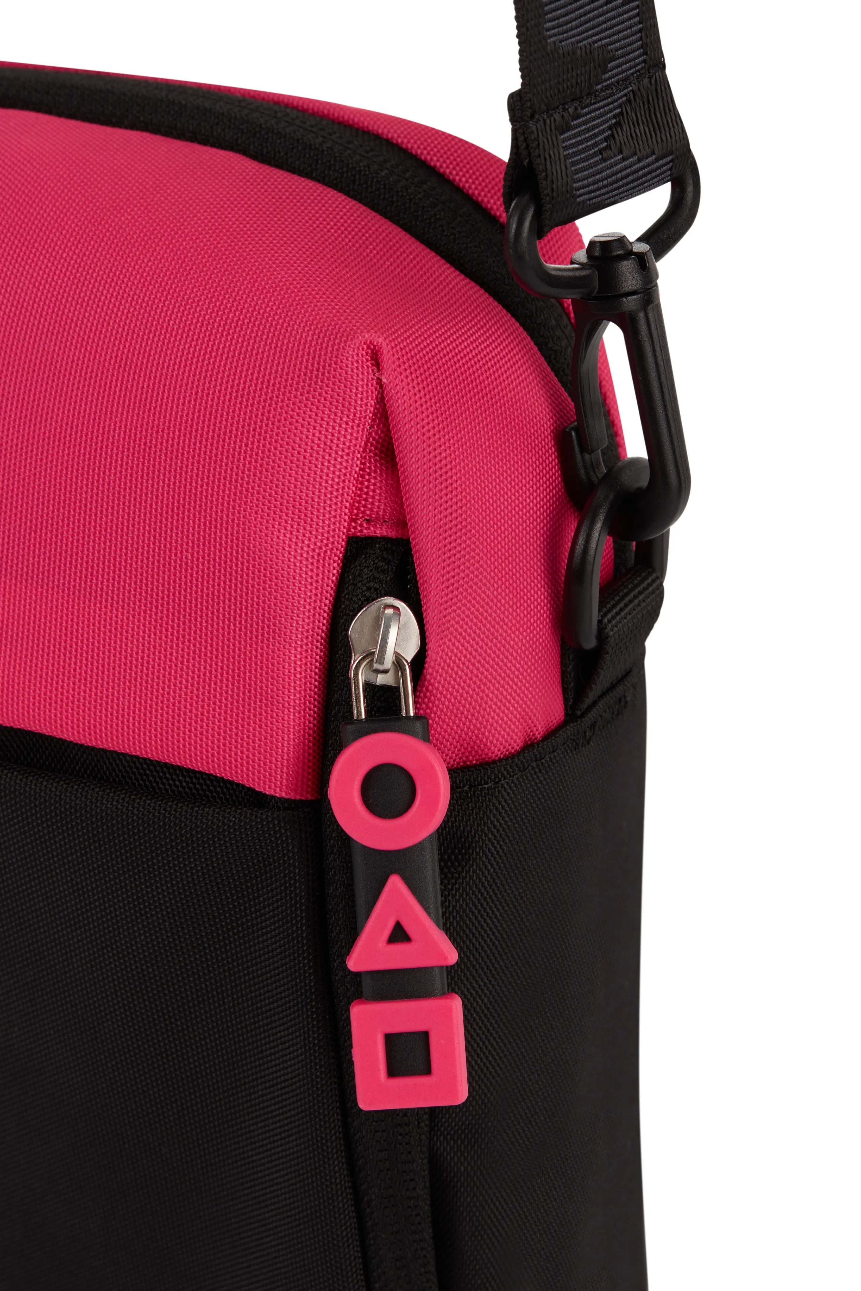 حقيبة كروس بودي من أمريكان توريستر سكويد جيمز