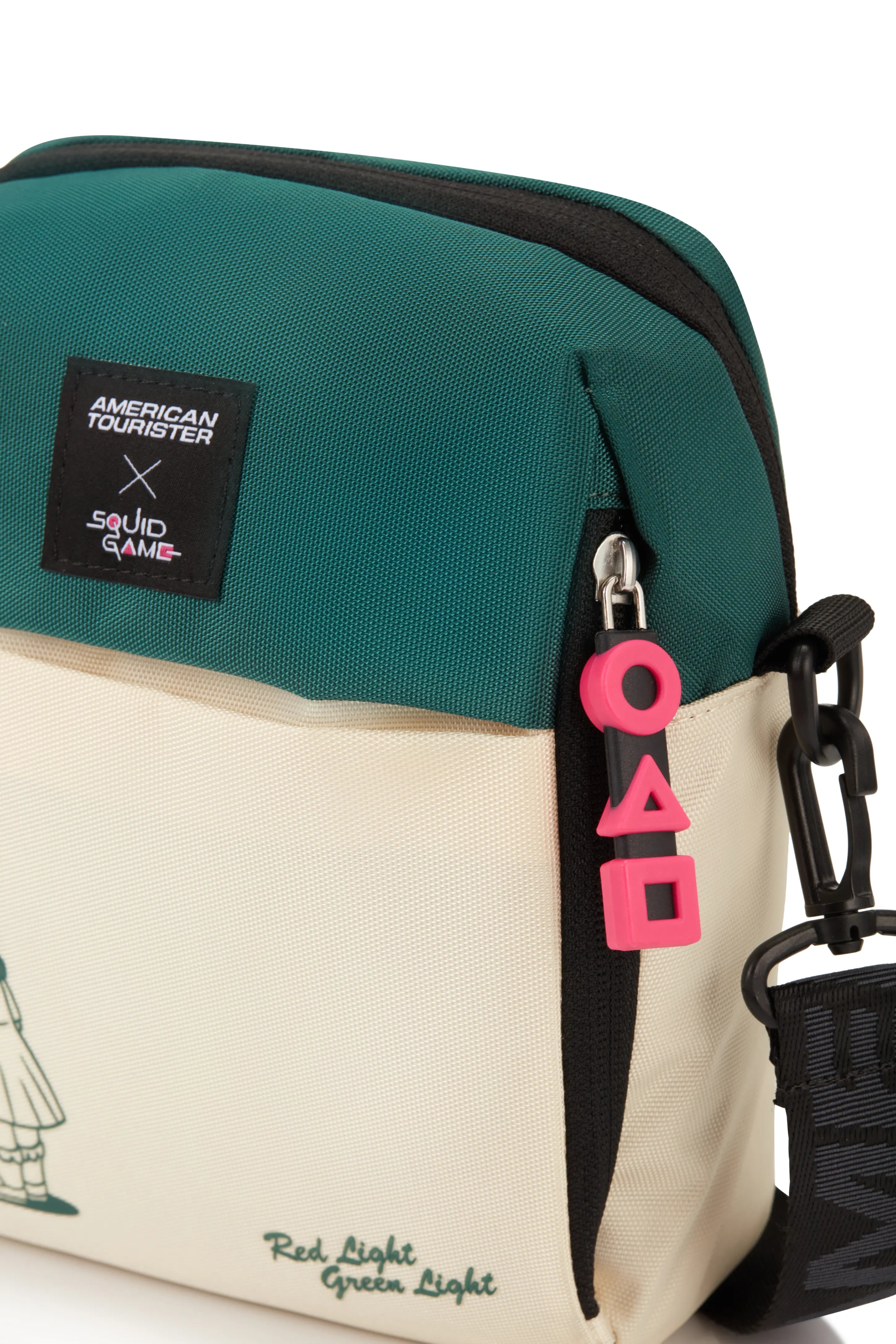 حقيبة كروس بودي من أمريكان توريستر سكويد جيمز