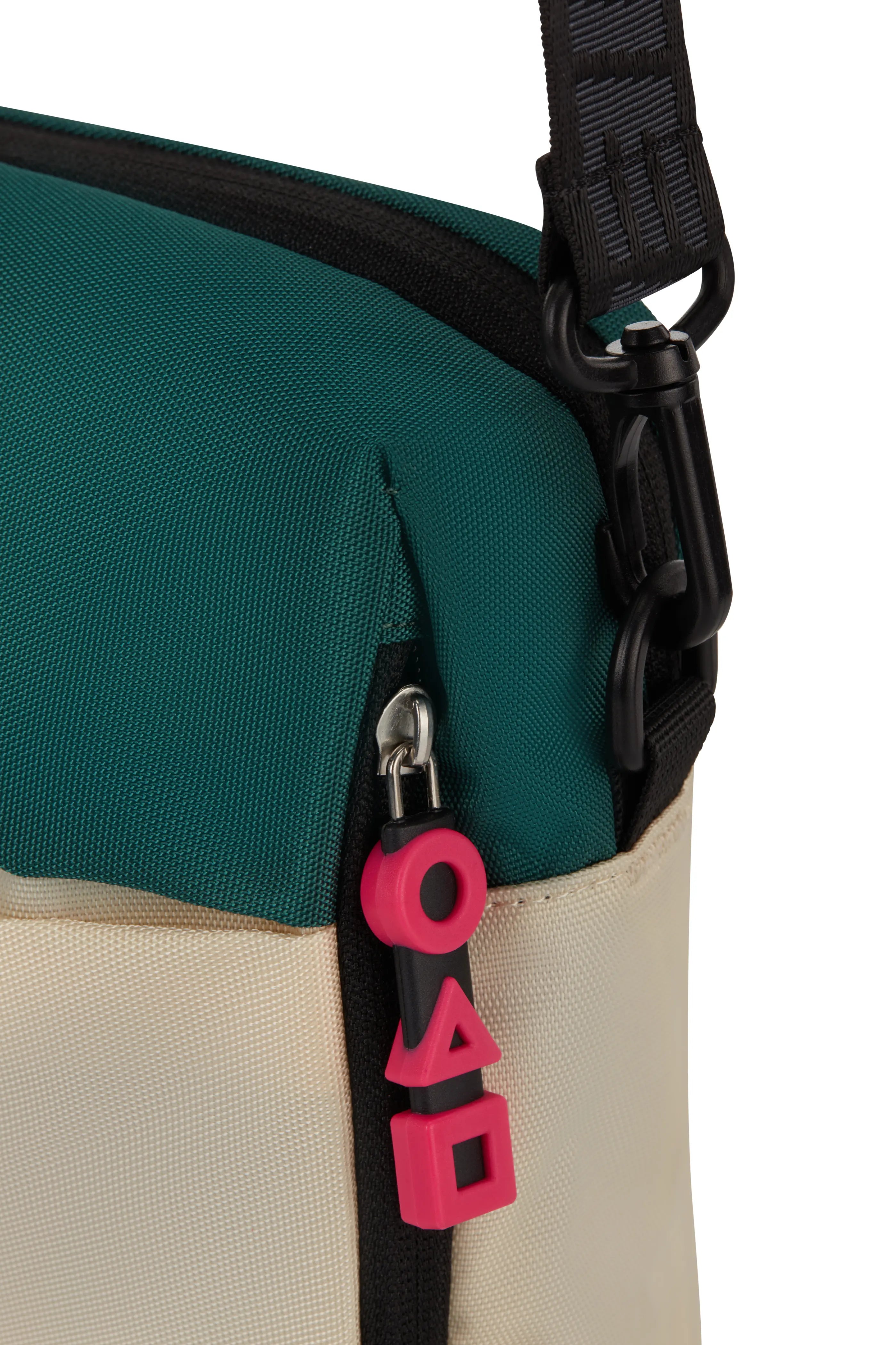 حقيبة كروس بودي من أمريكان توريستر سكويد جيمز