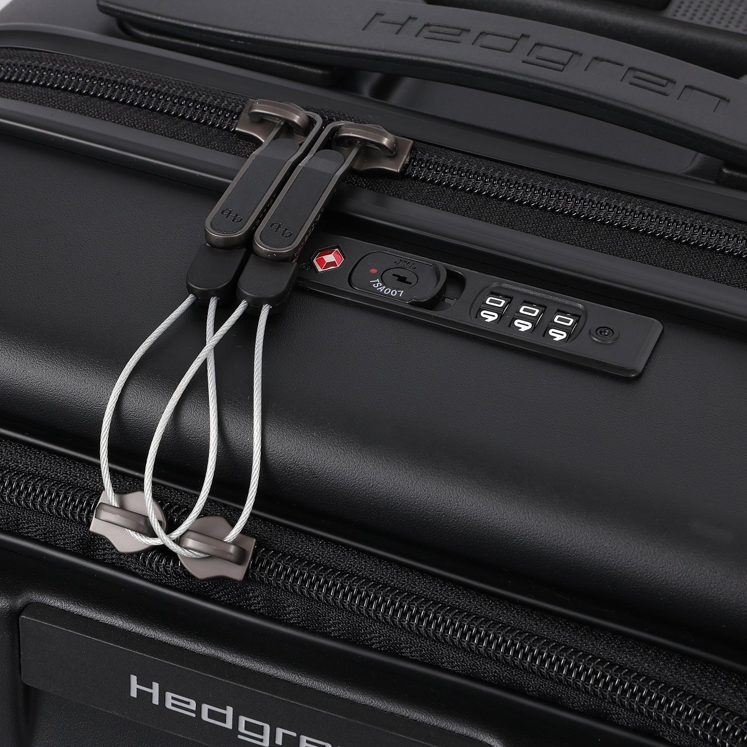 Close-up lock view of the Hedgren Raku Yuno Front Pocket Luggage in Black, showcasing the secure lock. Shop Online at Mosafer Qatar