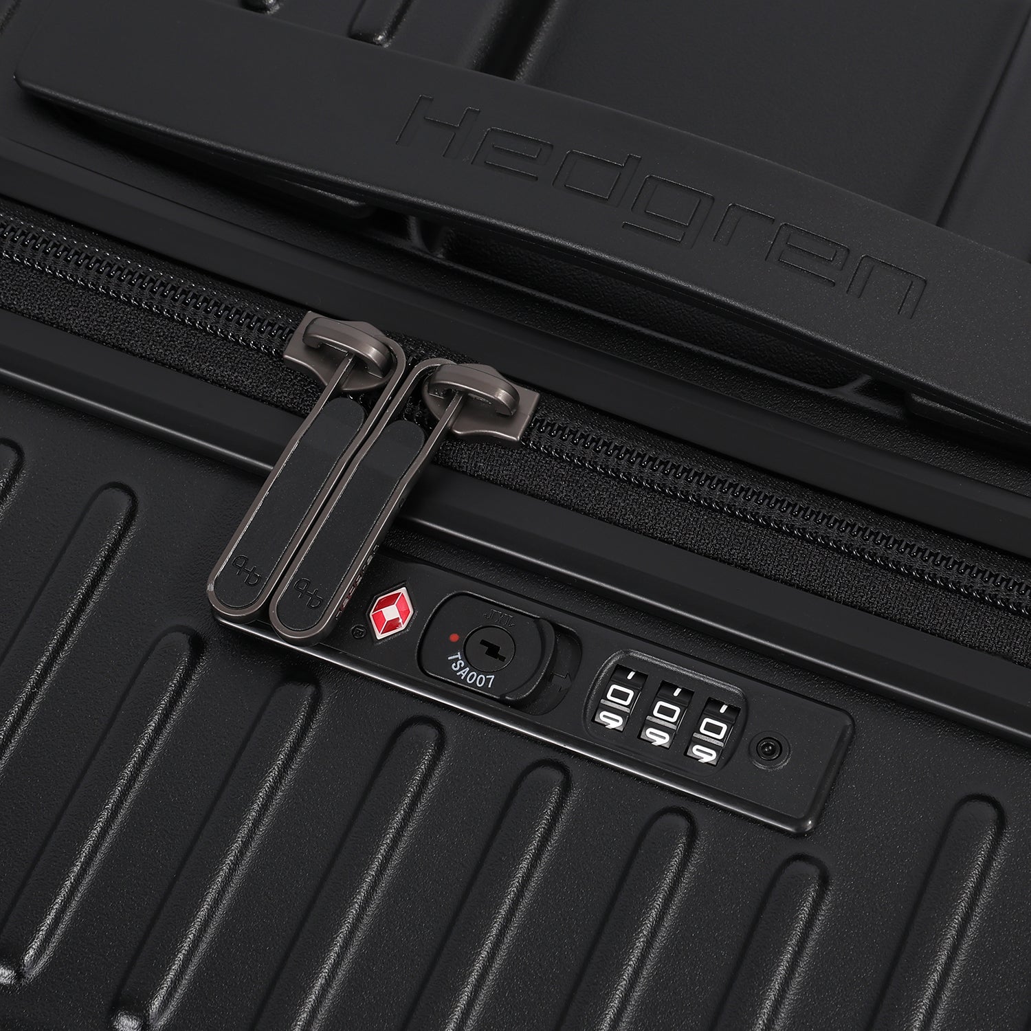 Close-up lock view of the Hedgren Raku Yuno hard-shell luggage in Black, showcasing the lock. Shop the Latest Online