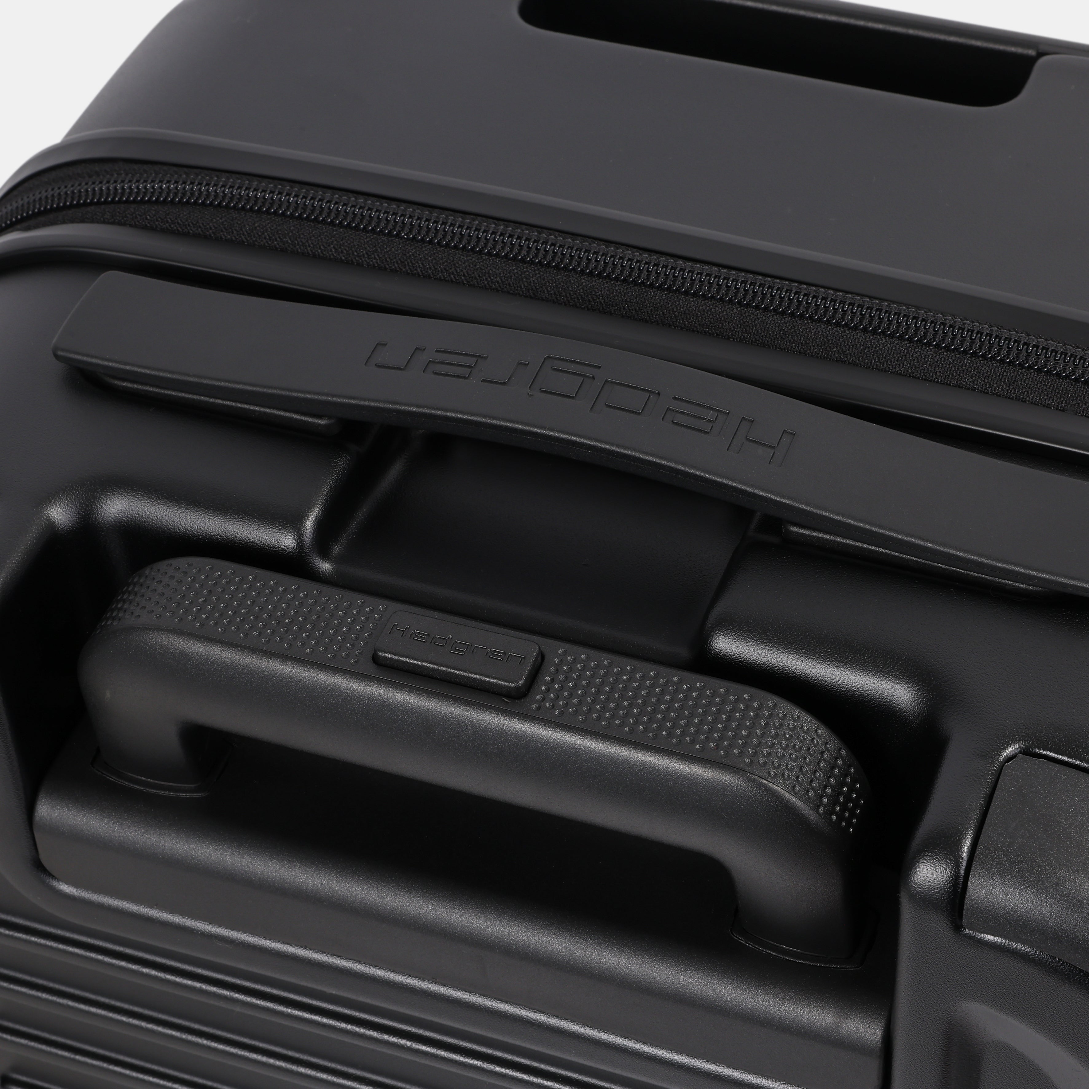 Close-up top view of the Hedgren Raku Yuno Front Pocket Luggage in Black, showcasing the expandable and carry handles. Shop Online at Mosafer Qatar