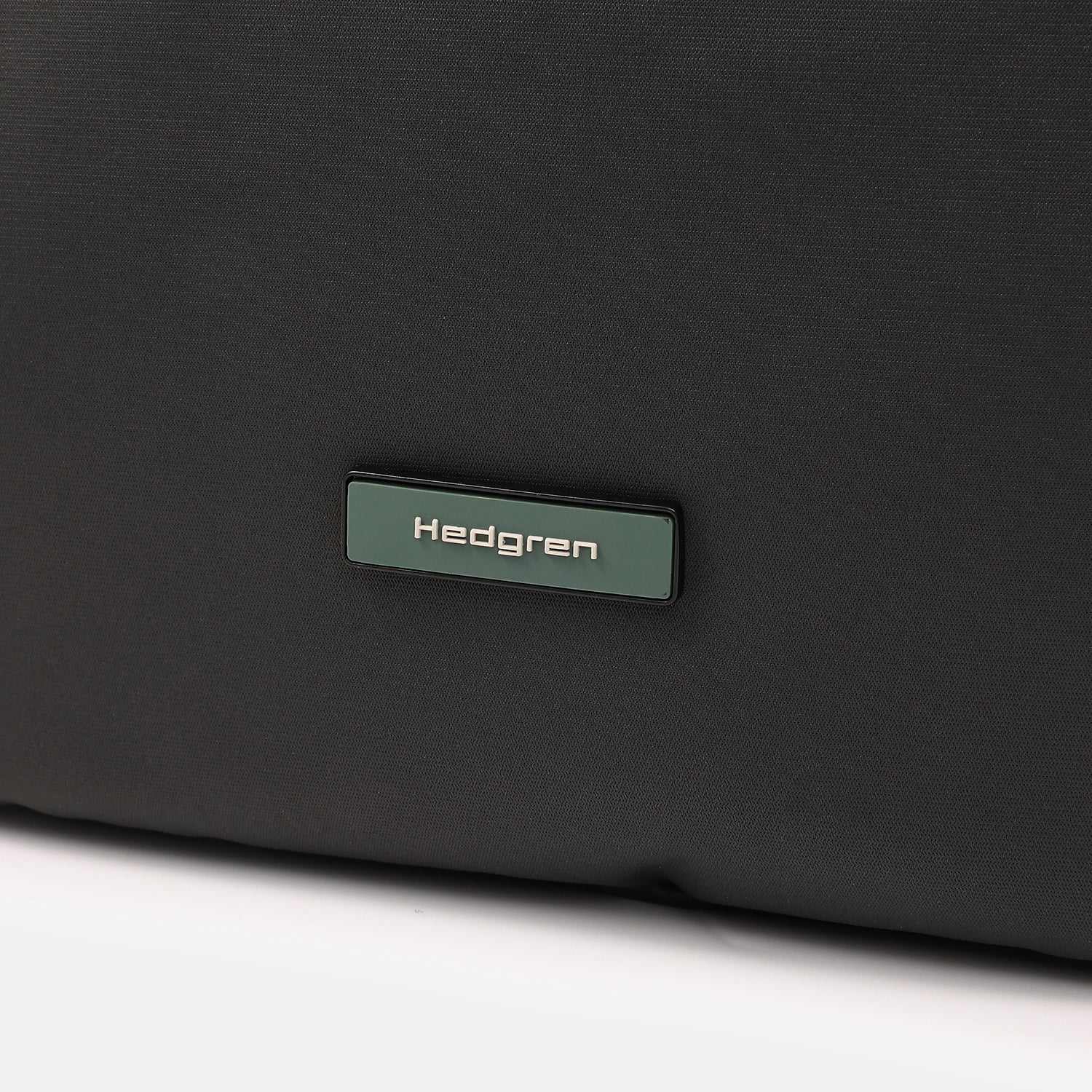 حقيبة كروس أوفر متوسطة الحجم من هيدجرين نوفا جرافيتي