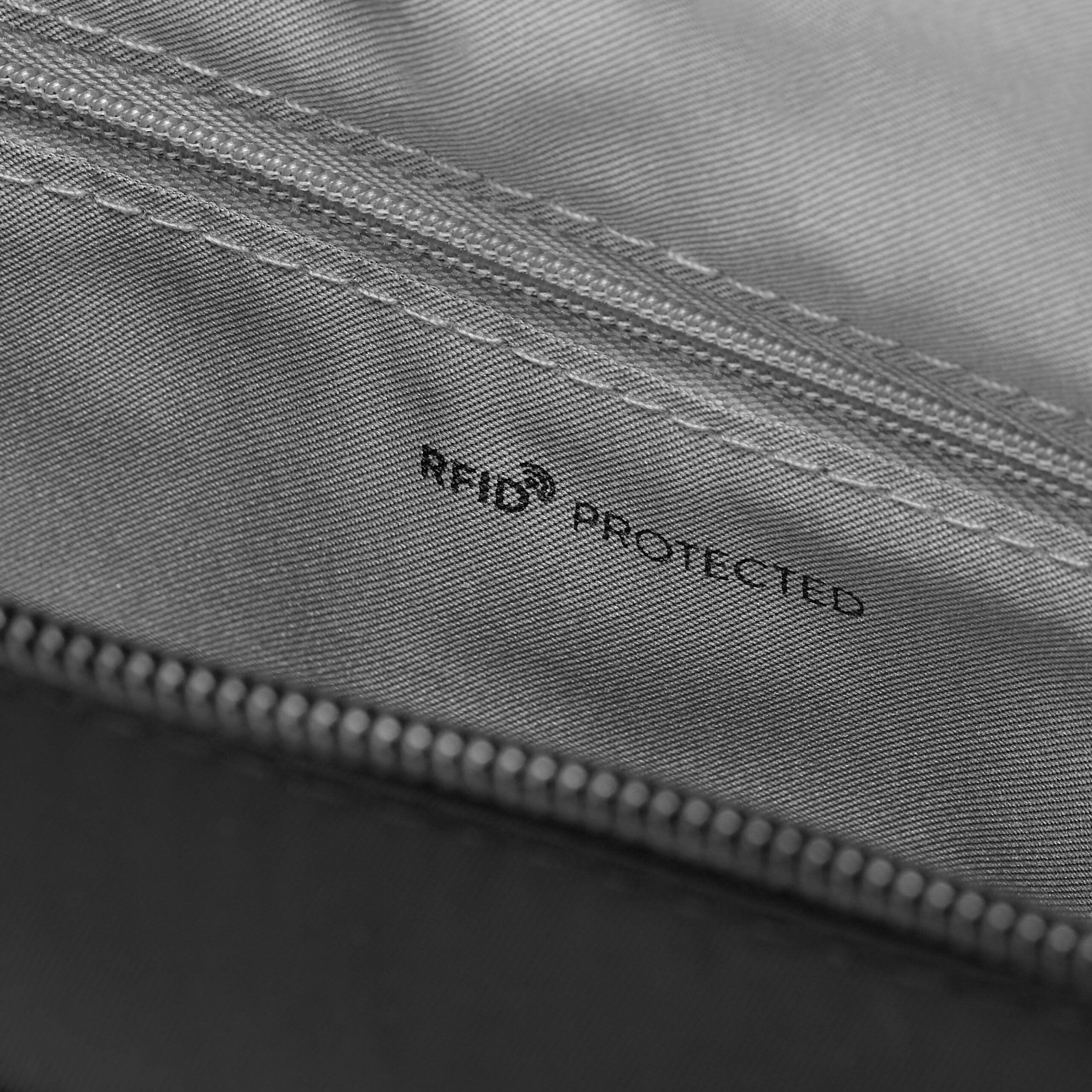 HEDGREN HARPERS SMALL SHOULDER BAG