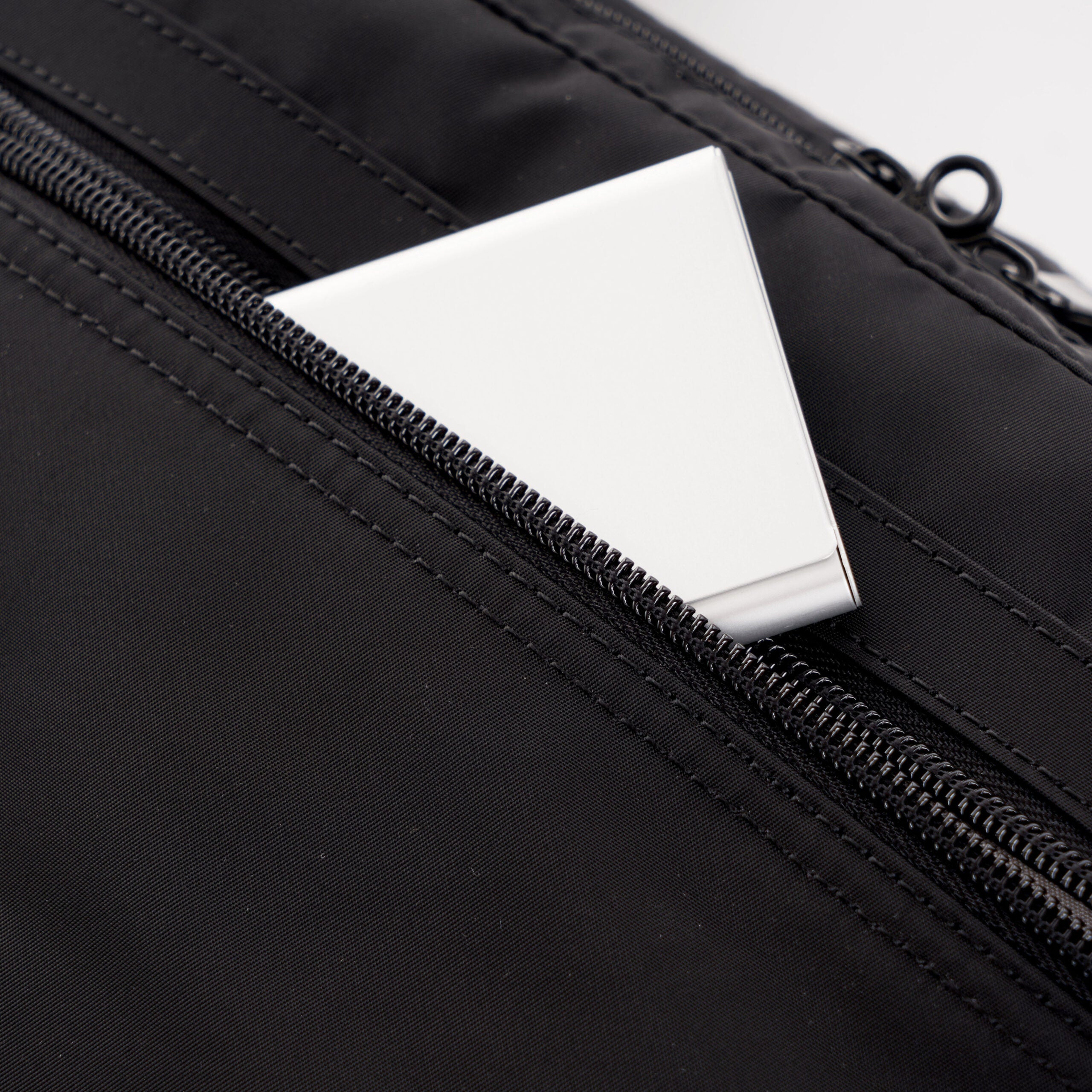 حقيبة كروس متعددة المقصورات من هيدجرين مترو