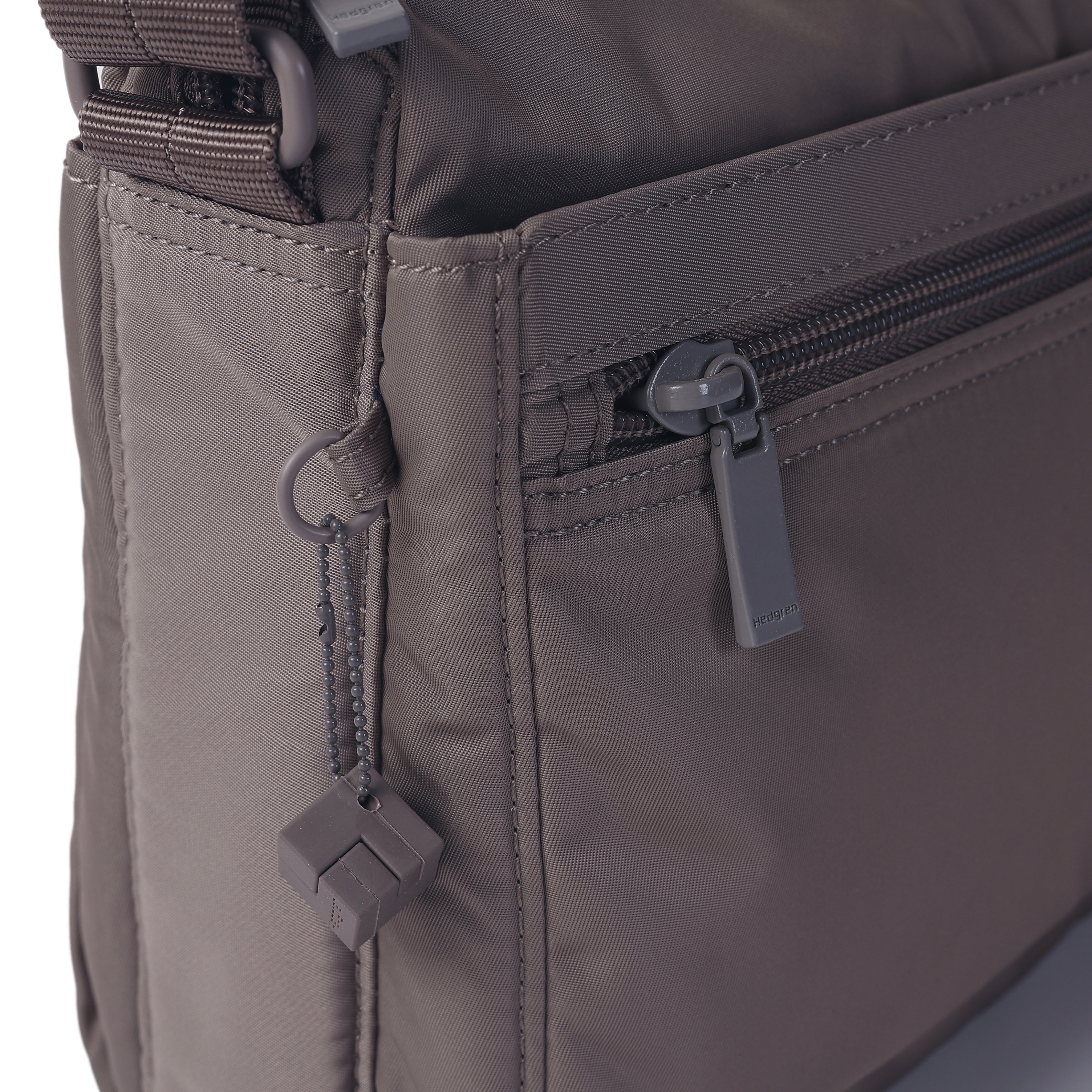 HEDGREN INNER CITY EYE M SHOULDER BAG