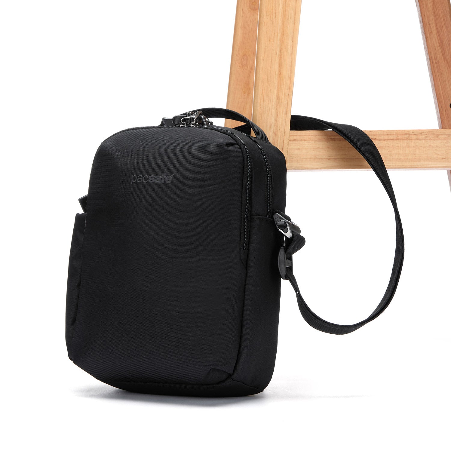 PACSAFE V TOUR CROSSBODY BAG