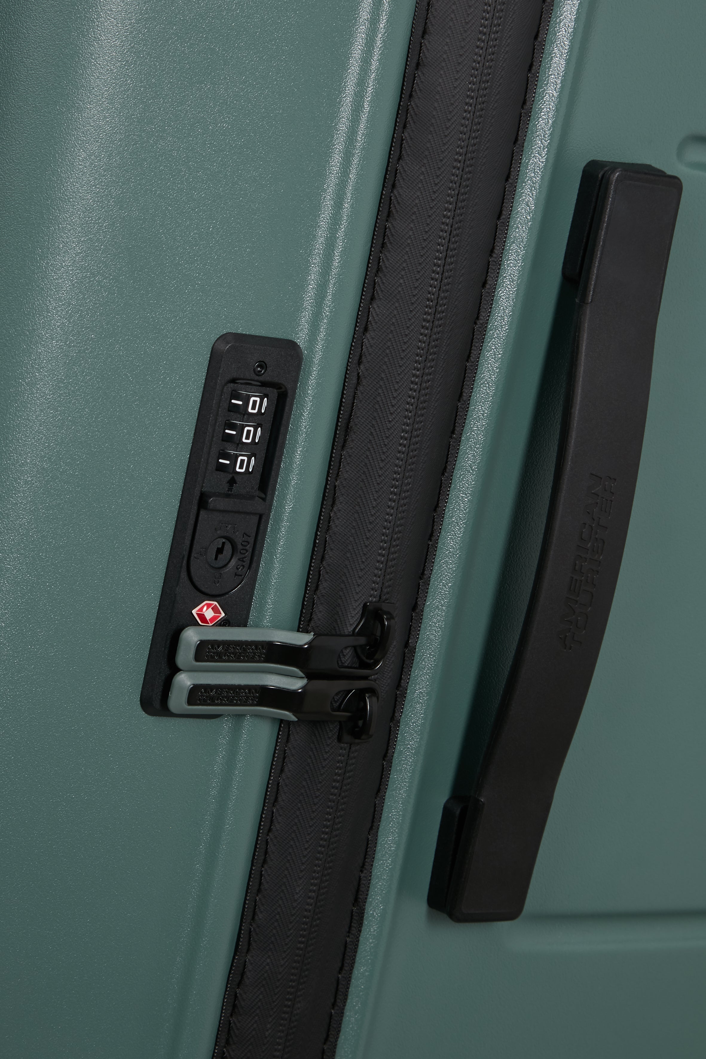 AMERICAN TOURISTER TRAILON LUGGAGE